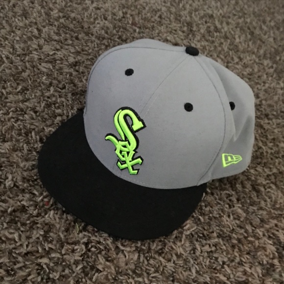 Red Sox Baseball Cap - Picture 1 of 4